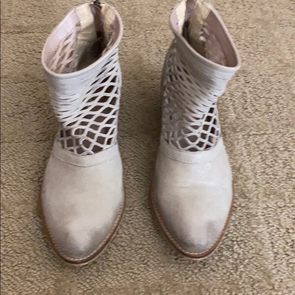 Rebel booties